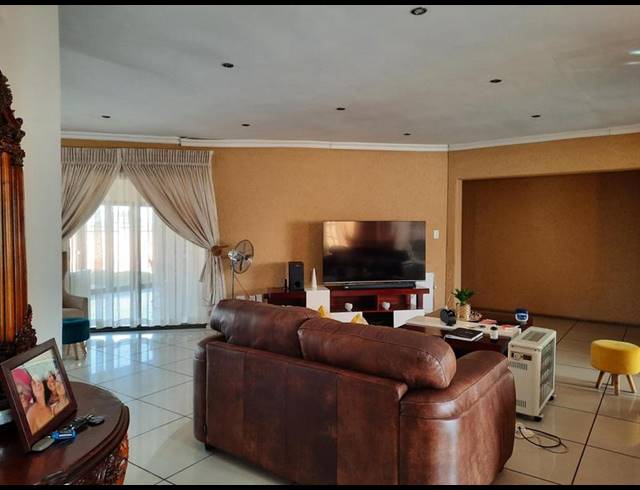 3 BEDROOM HOUSE FOR SALE IN VANDERBIJLPARK SE 8